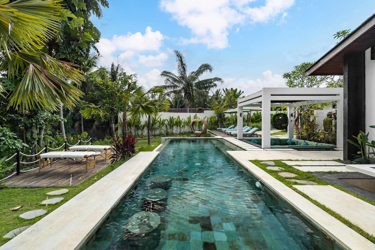 Villa Ricarda: 3BR Jungle View, Yoga Space in Ubud 5