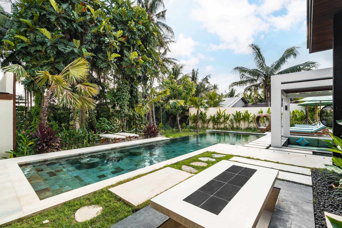 Villa Ricarda: 3BR Jungle View, Yoga Space in Ubud 8