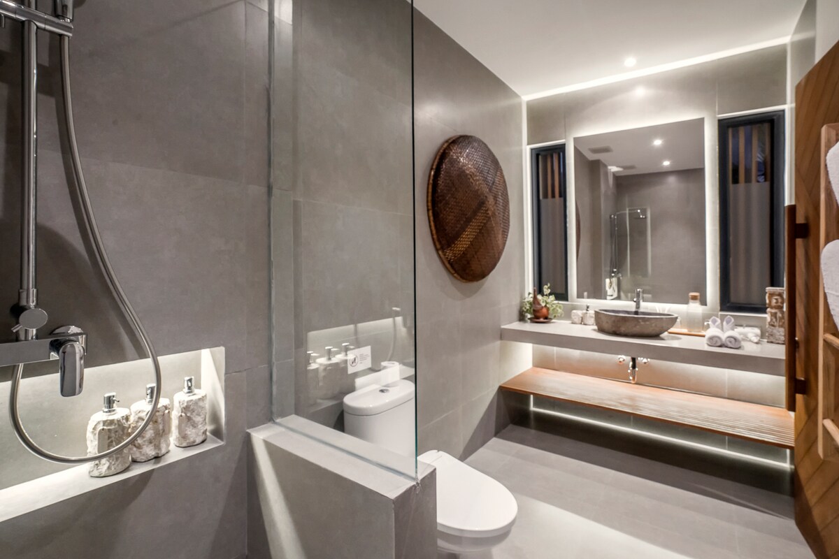 Padma Putih 5BR: 20m Pool, Twin Beds, & Massage 21