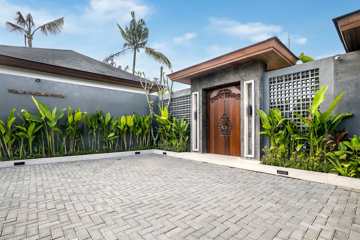 Padma Putih 5BR: 20m Pool, Twin Beds, & Massage 25
