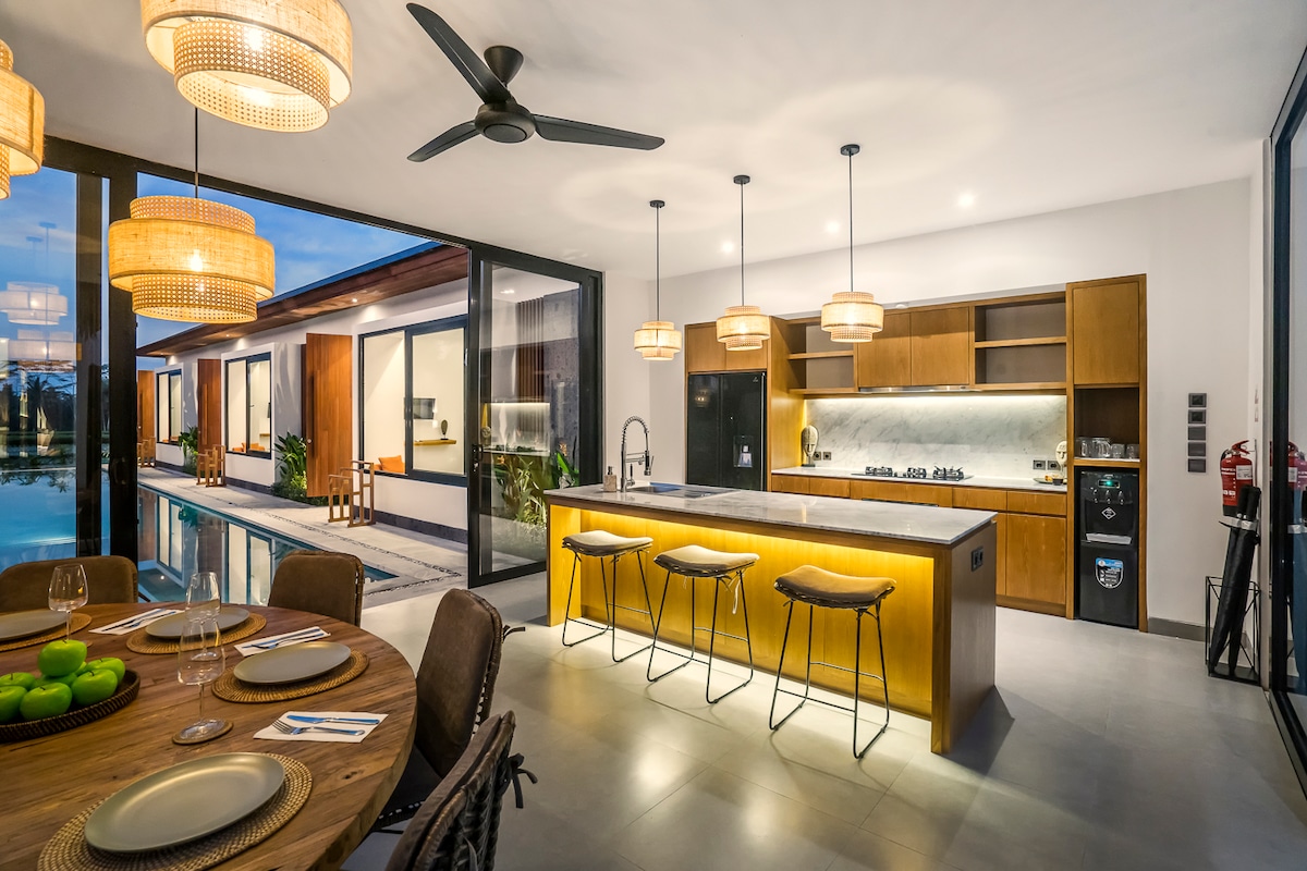 Padma Putih 5BR: 20m Pool, Twin Beds, & Massage 3