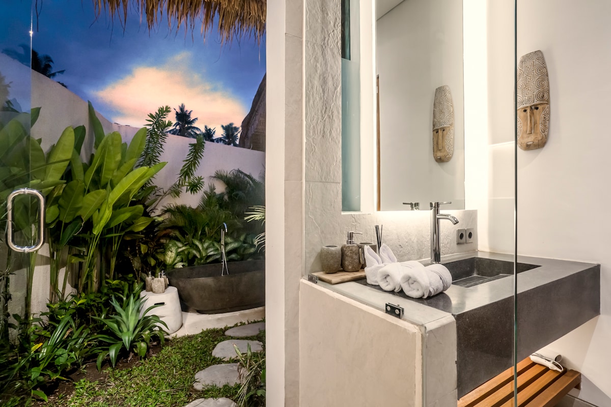 Calamansi 6BR Valley Villa with Jungle View 15