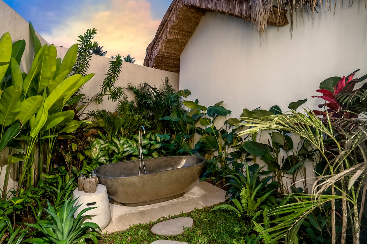 Calamansi 6BR Valley Villa with Jungle View 16