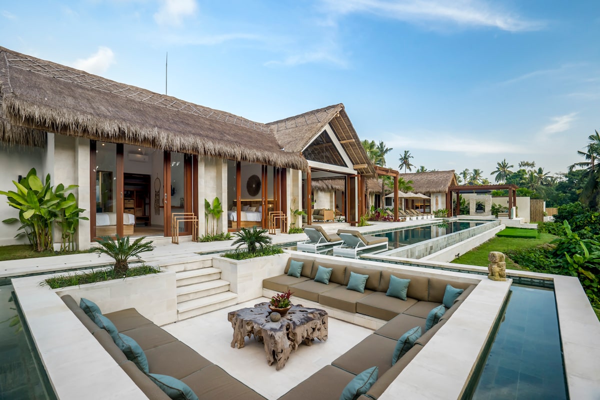 Calamansi 6BR Valley Villa with Jungle View 18