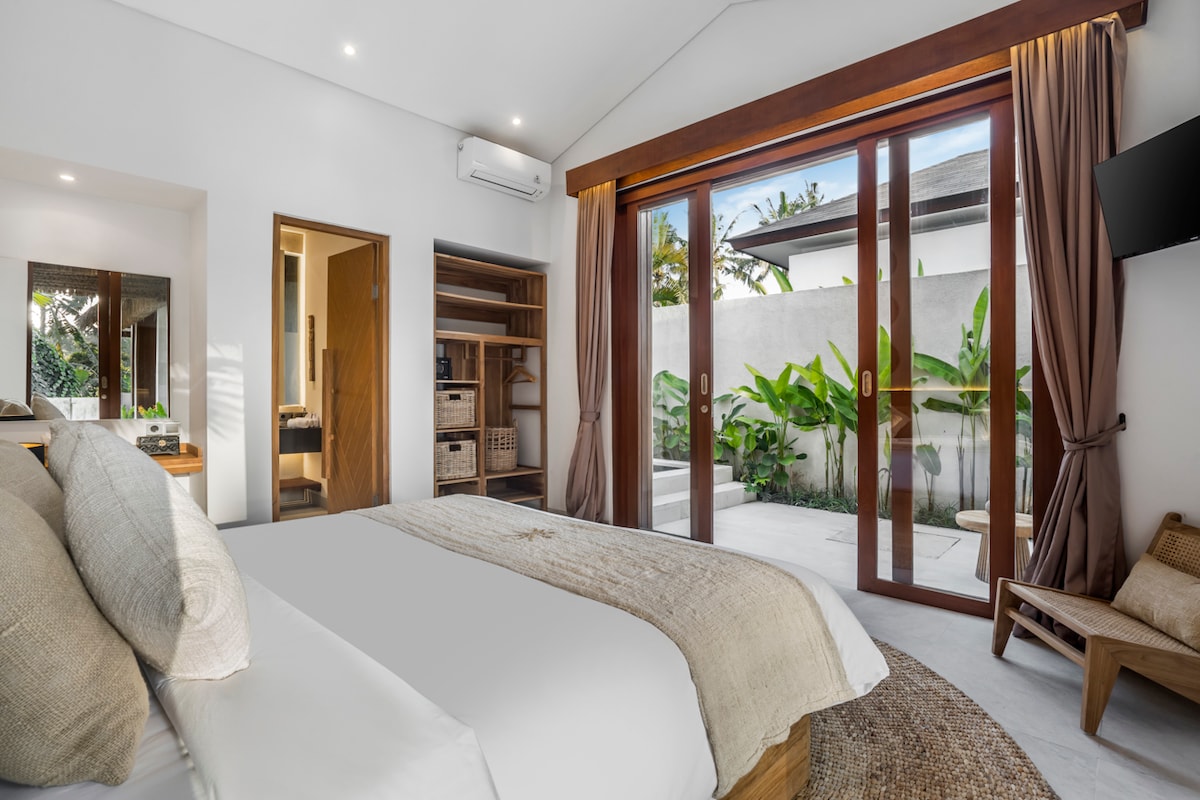 Calamansi 6BR Valley Villa with Jungle View 8