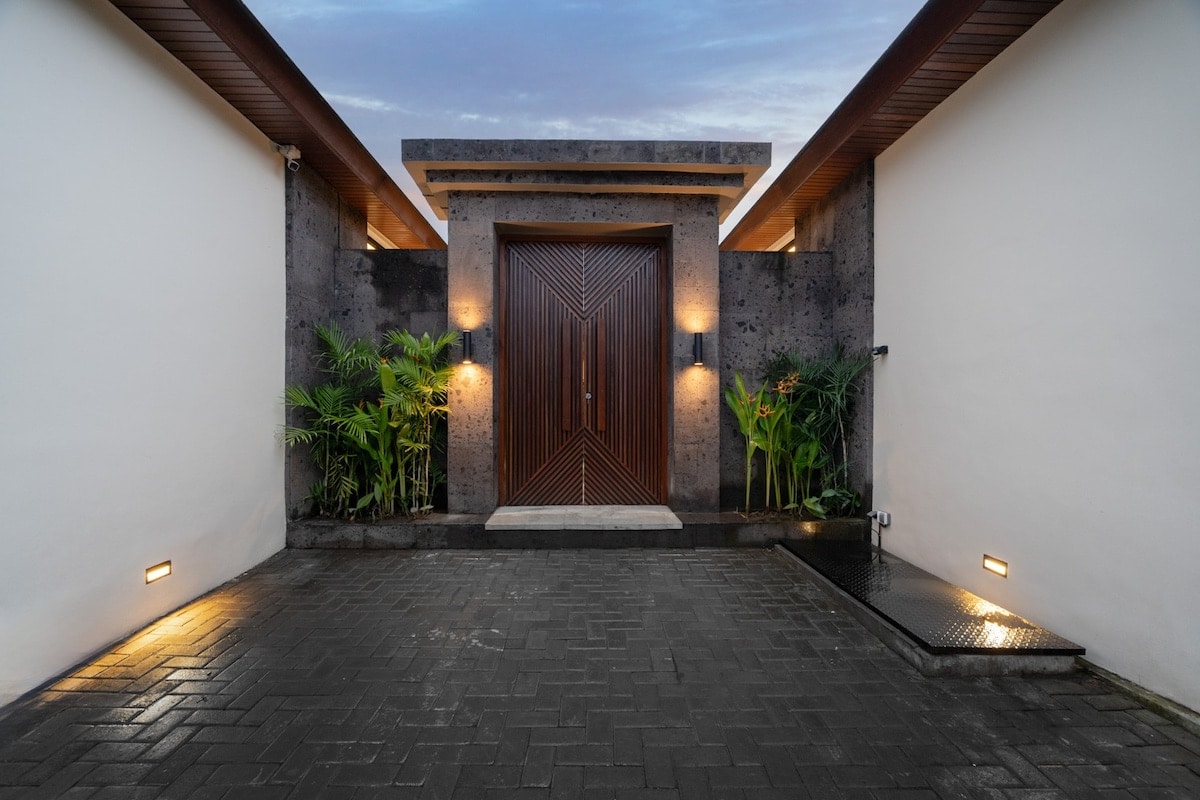 Memandu: 4 BR Family Villa w/Infinity Pool in Ubud 15