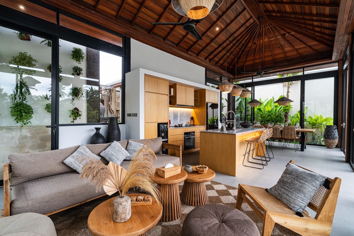 Memandu: 4 BR Family Villa w/Infinity Pool in Ubud 2