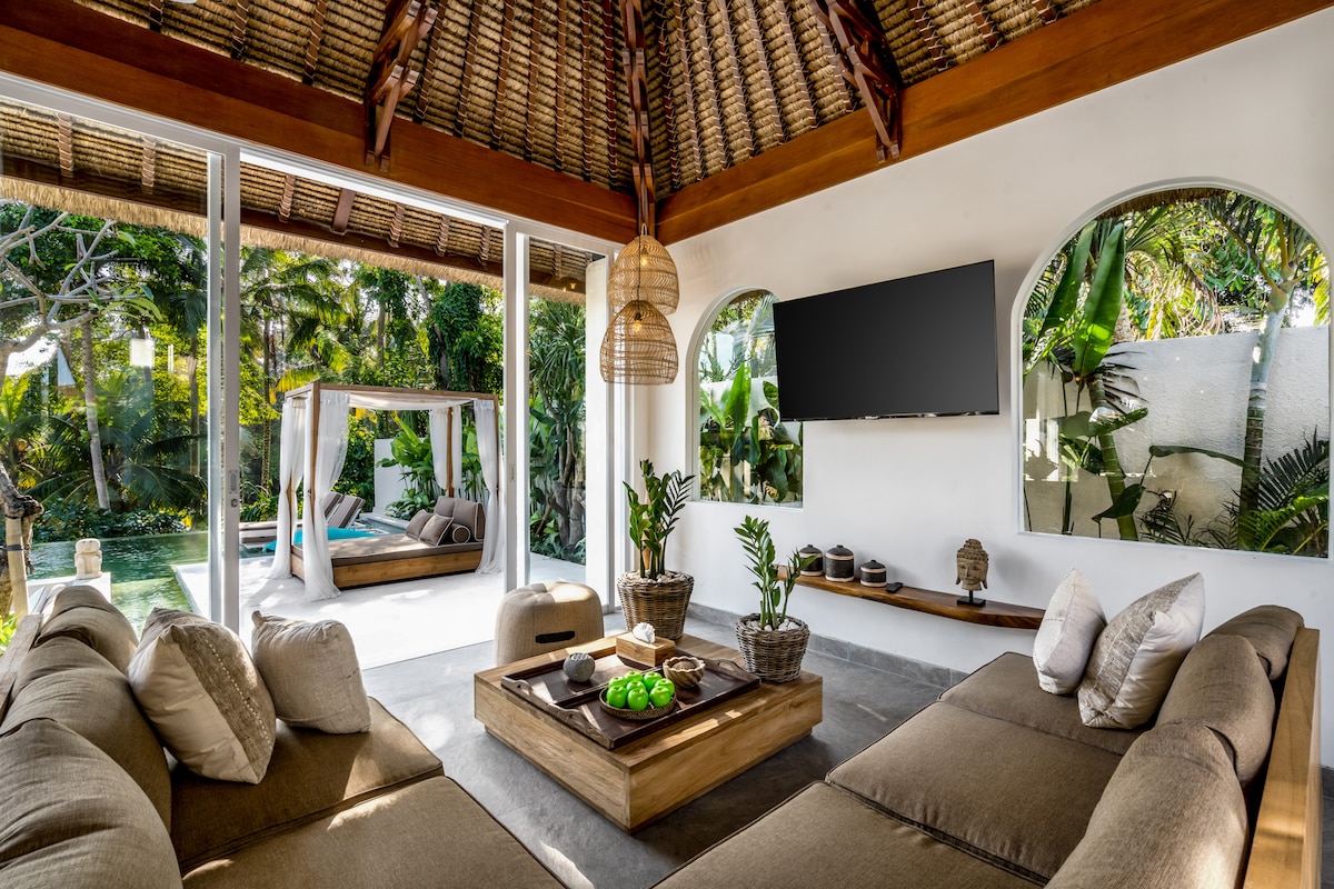 Villa Gian Minima : 4BR w/ Bathtub & Infinity Pool