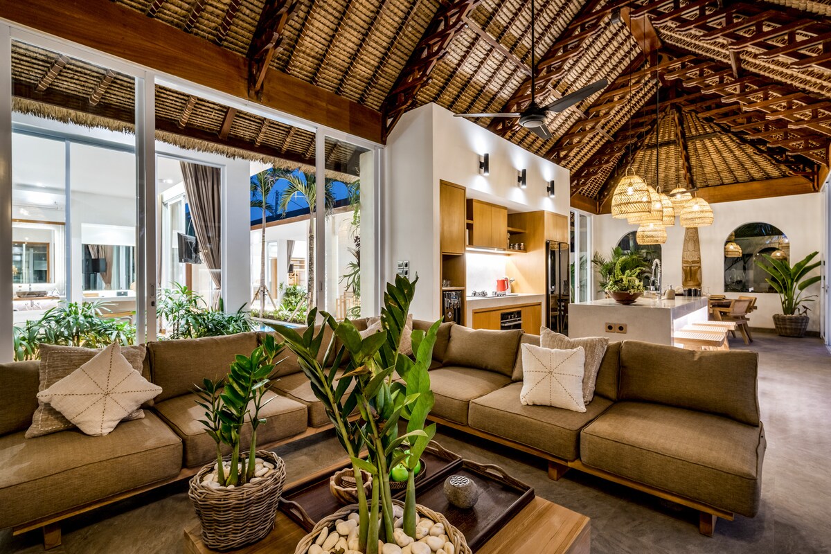 Villa Gian Minima : 4BR w/ Bathtub & Infinity Pool 2
