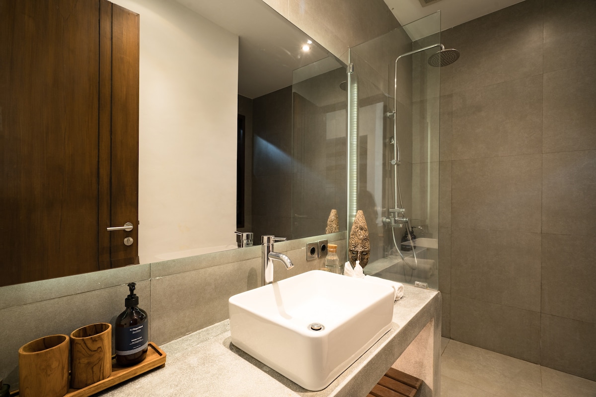 5BR Family Villa w/Pool, Spa & Beachy Vibe in Ubud 15