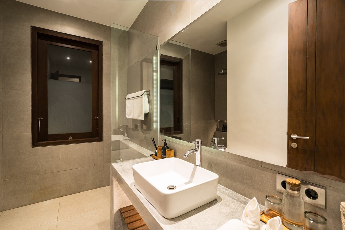 5BR Family Villa w/Pool, Spa & Beachy Vibe in Ubud 18