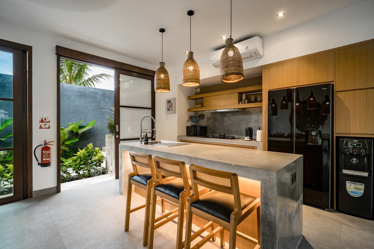 5BR Family Villa w/Pool, Spa & Beachy Vibe in Ubud 3