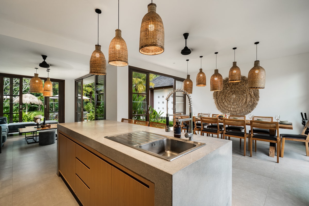 5BR Family Villa w/Pool, Spa & Beachy Vibe in Ubud 4