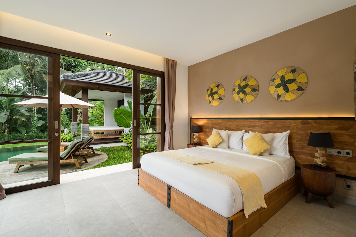 5BR Family Villa w/Pool, Spa & Beachy Vibe in Ubud 8