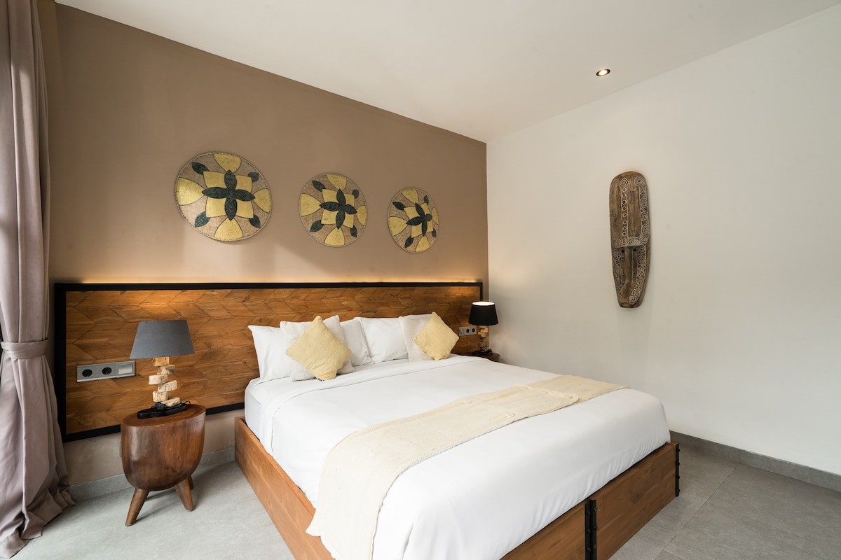 5BR Family Villa w/Pool, Spa & Beachy Vibe in Ubud 9