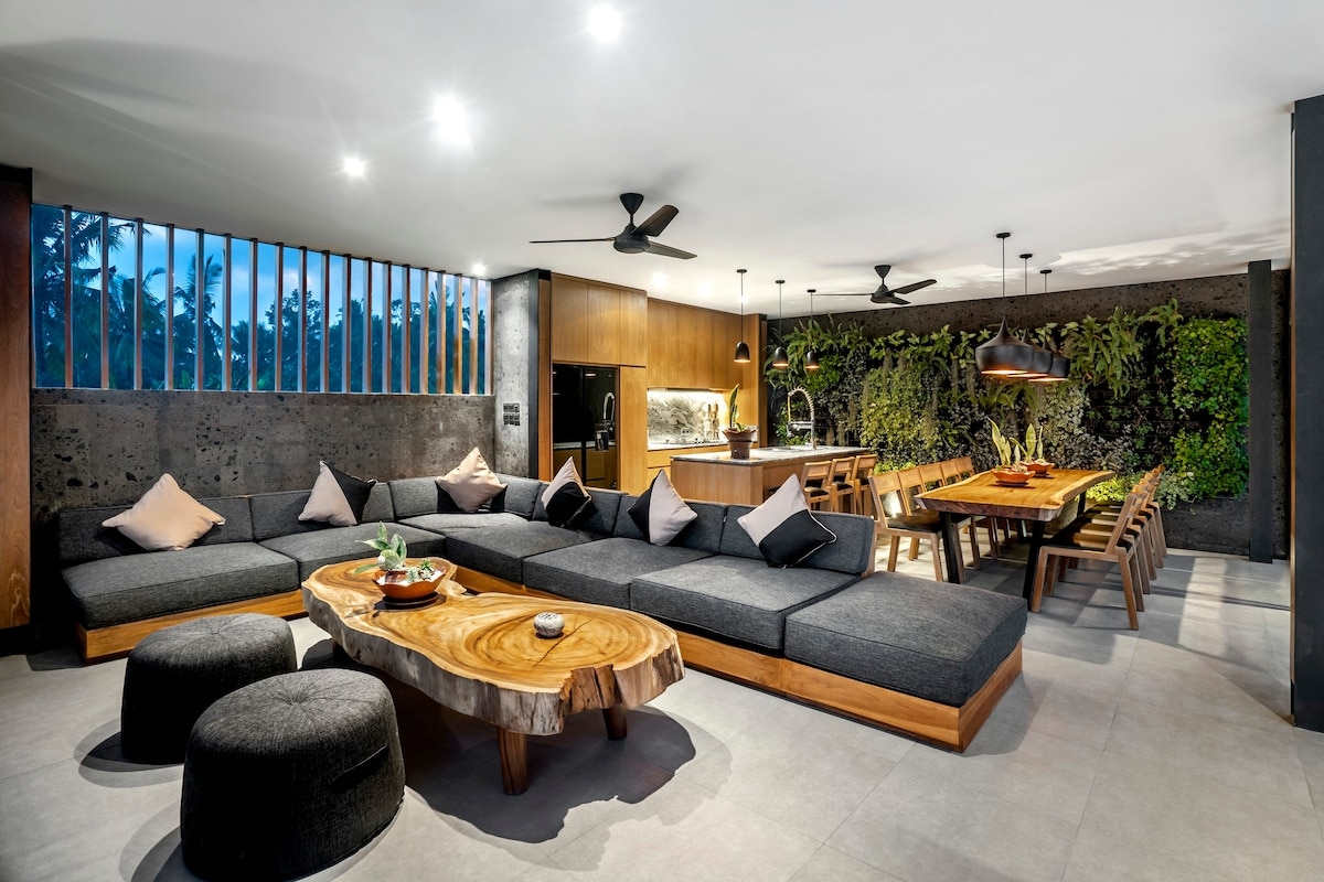 Ubud Luxury Resort 5BR w/ Gym & Rice Field View