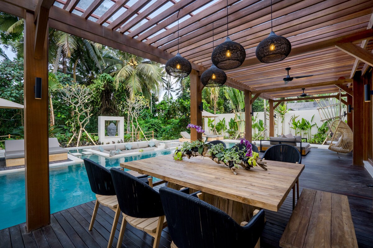 Orion 5BR Villa in Ubud: Pool and Jungle View 10