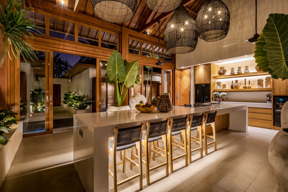 Orion 5BR Villa in Ubud: Pool and Jungle View 11