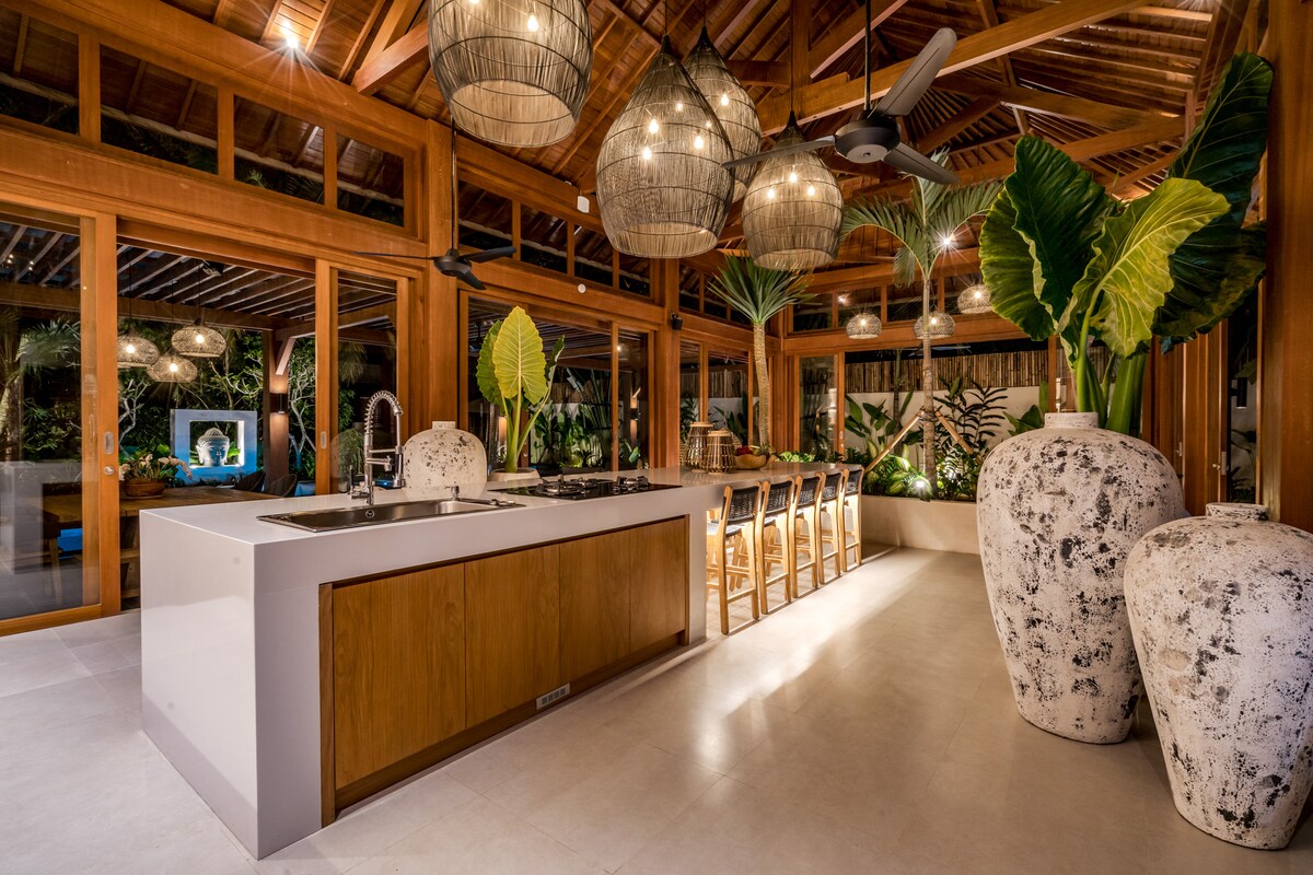 Orion 5BR Villa in Ubud: Pool and Jungle View 12