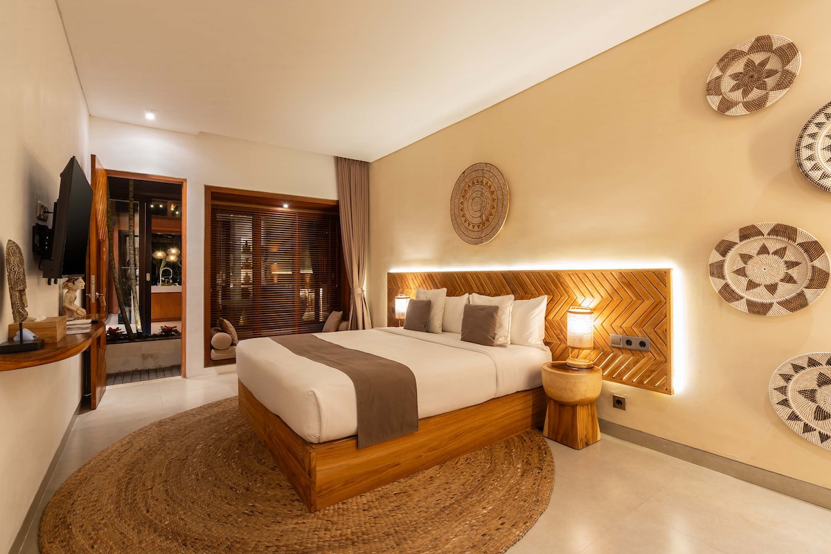 Orion 5BR Villa in Ubud: Pool and Jungle View 13