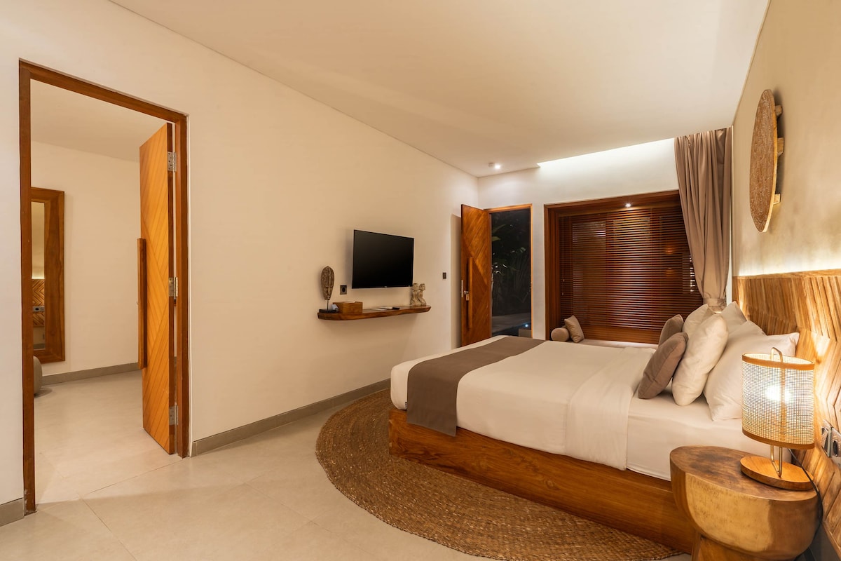 Orion 5BR Villa in Ubud: Pool and Jungle View 14