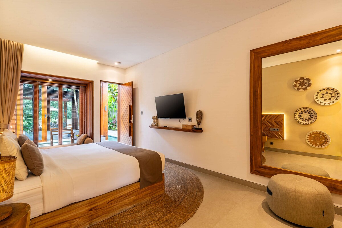 Orion 5BR Villa in Ubud: Pool and Jungle View 15