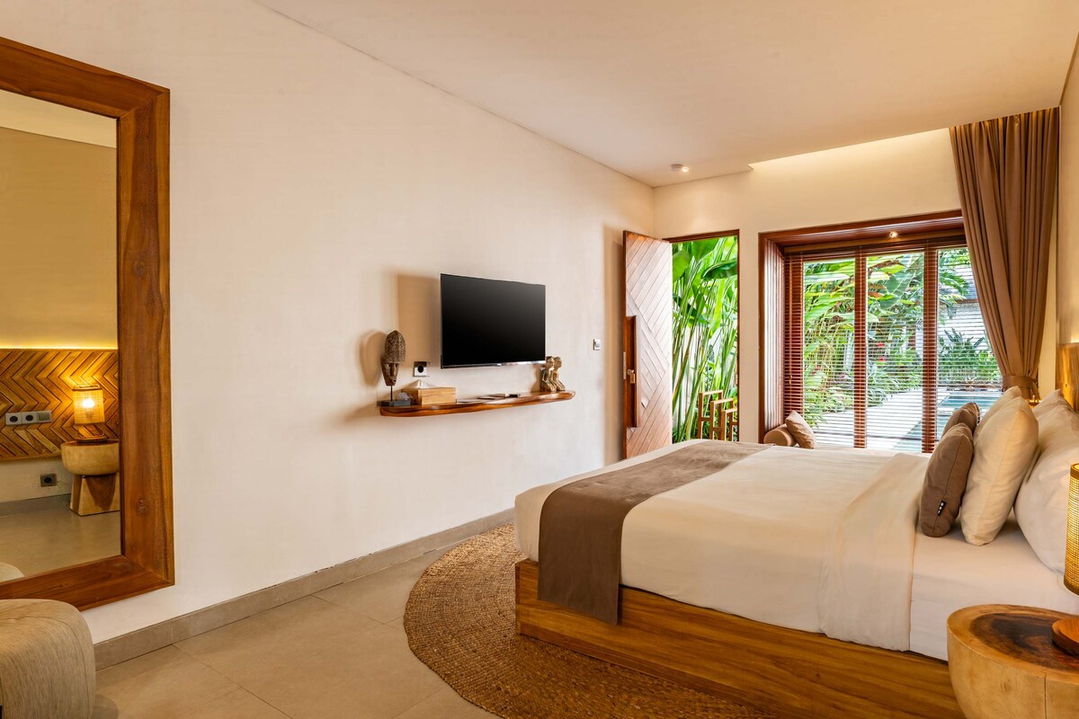 Orion 5BR Villa in Ubud: Pool and Jungle View 16