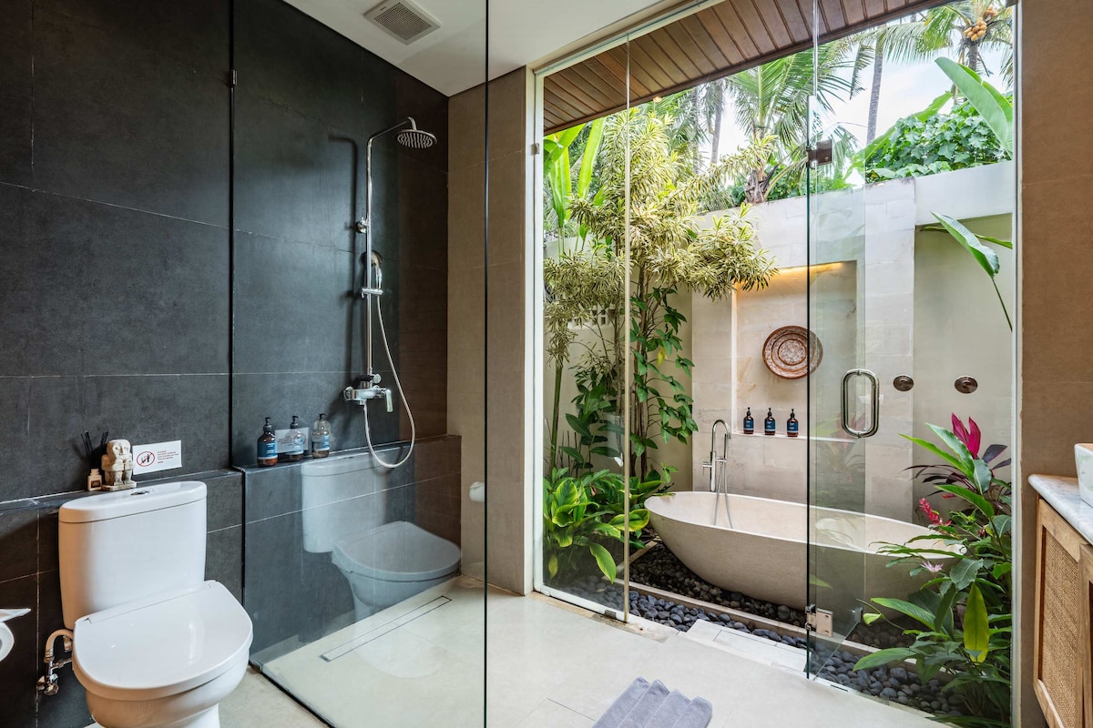 Orion 5BR Villa in Ubud: Pool and Jungle View 18