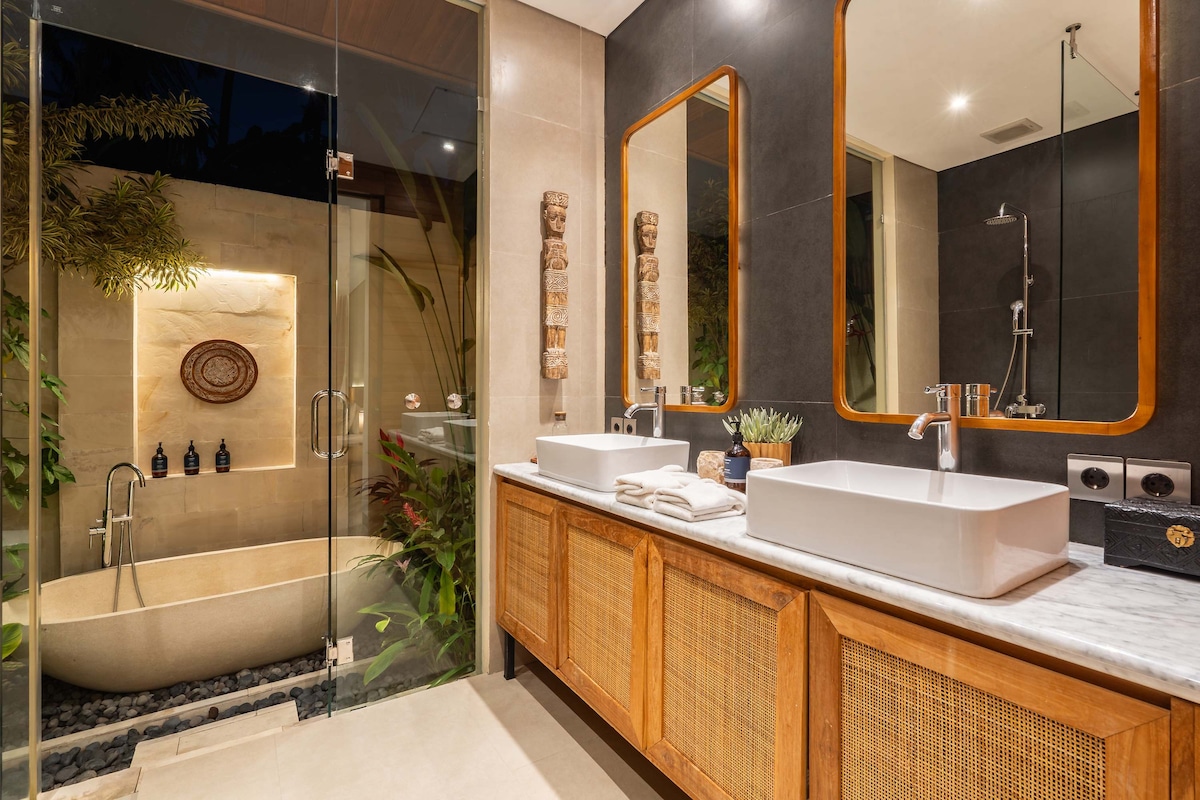Orion 5BR Villa in Ubud: Pool and Jungle View 21