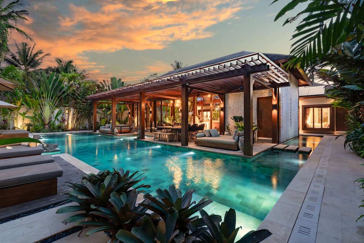 Orion 5BR Villa in Ubud: Pool and Jungle View 43