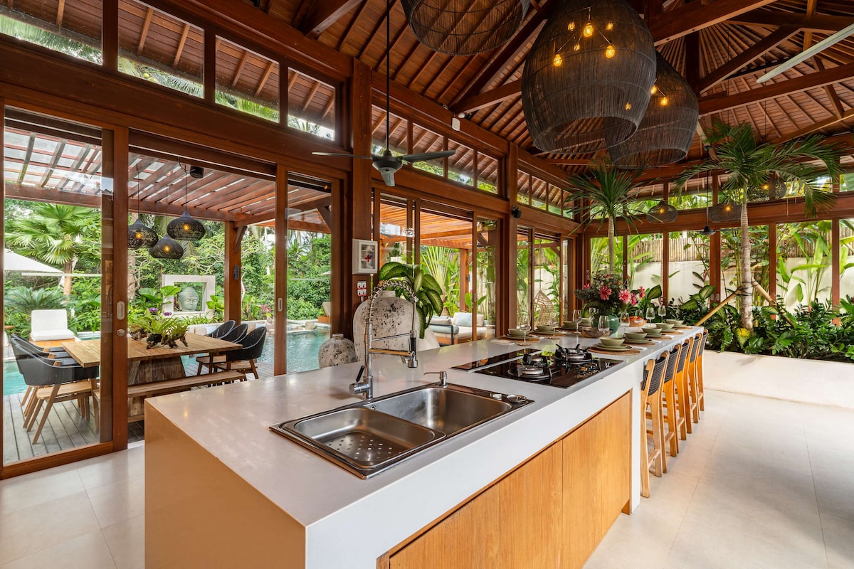 Orion 5BR Villa in Ubud: Pool and Jungle View 5