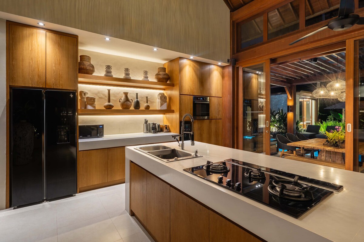 Orion 5BR Villa in Ubud: Pool and Jungle View 6