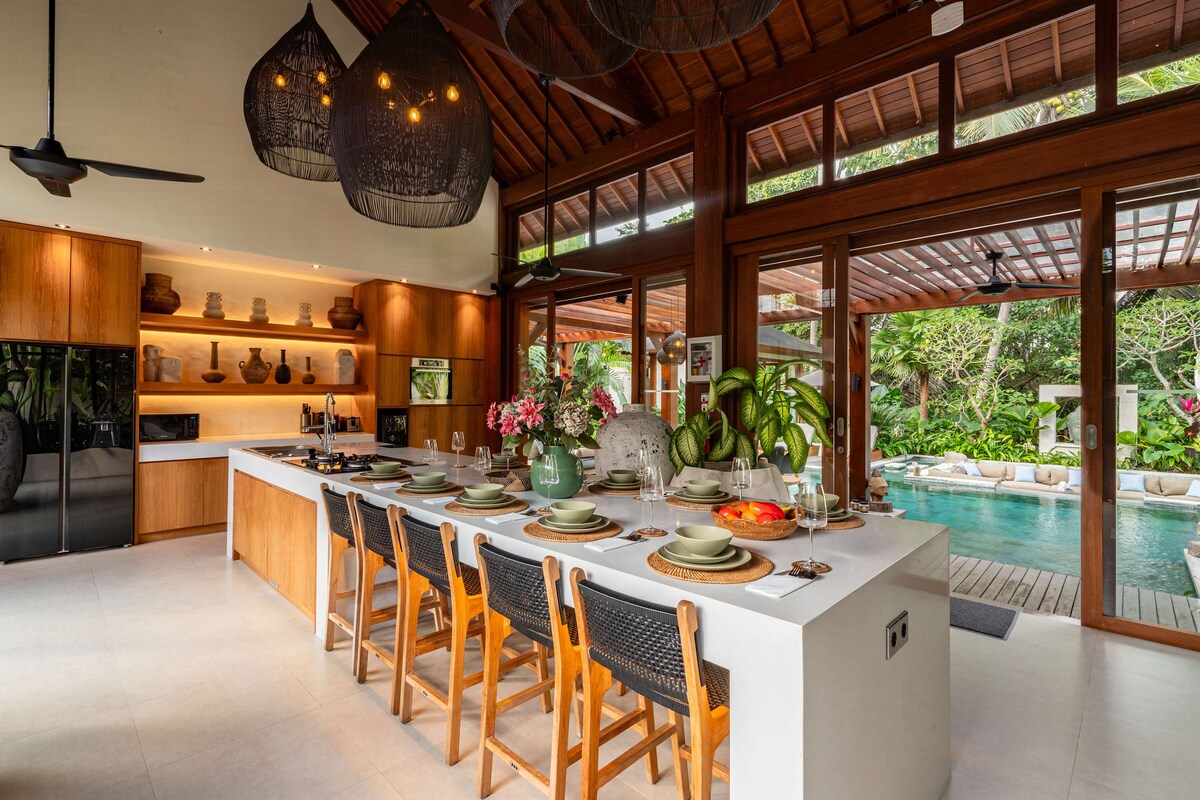 Orion 5BR Villa in Ubud: Pool and Jungle View 9