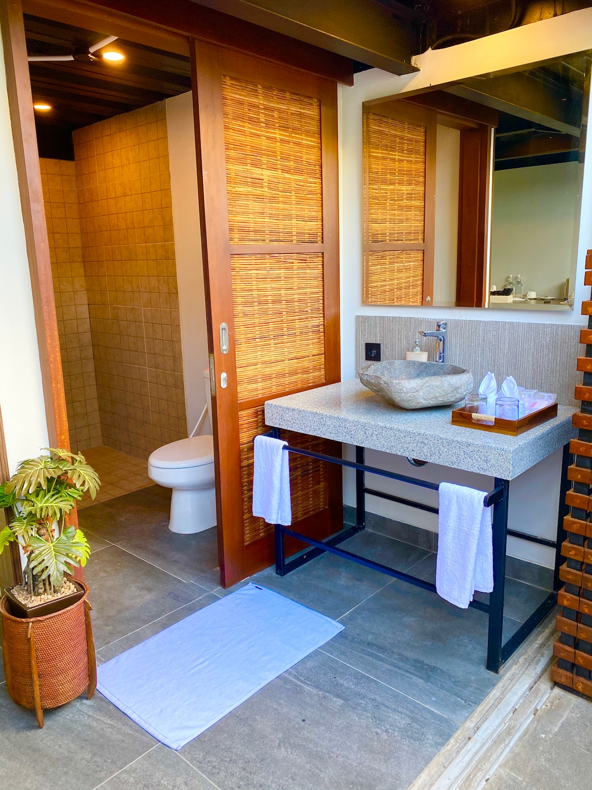 Brand New! Amolas Villa Canggu, Bali Muralism - AB 10