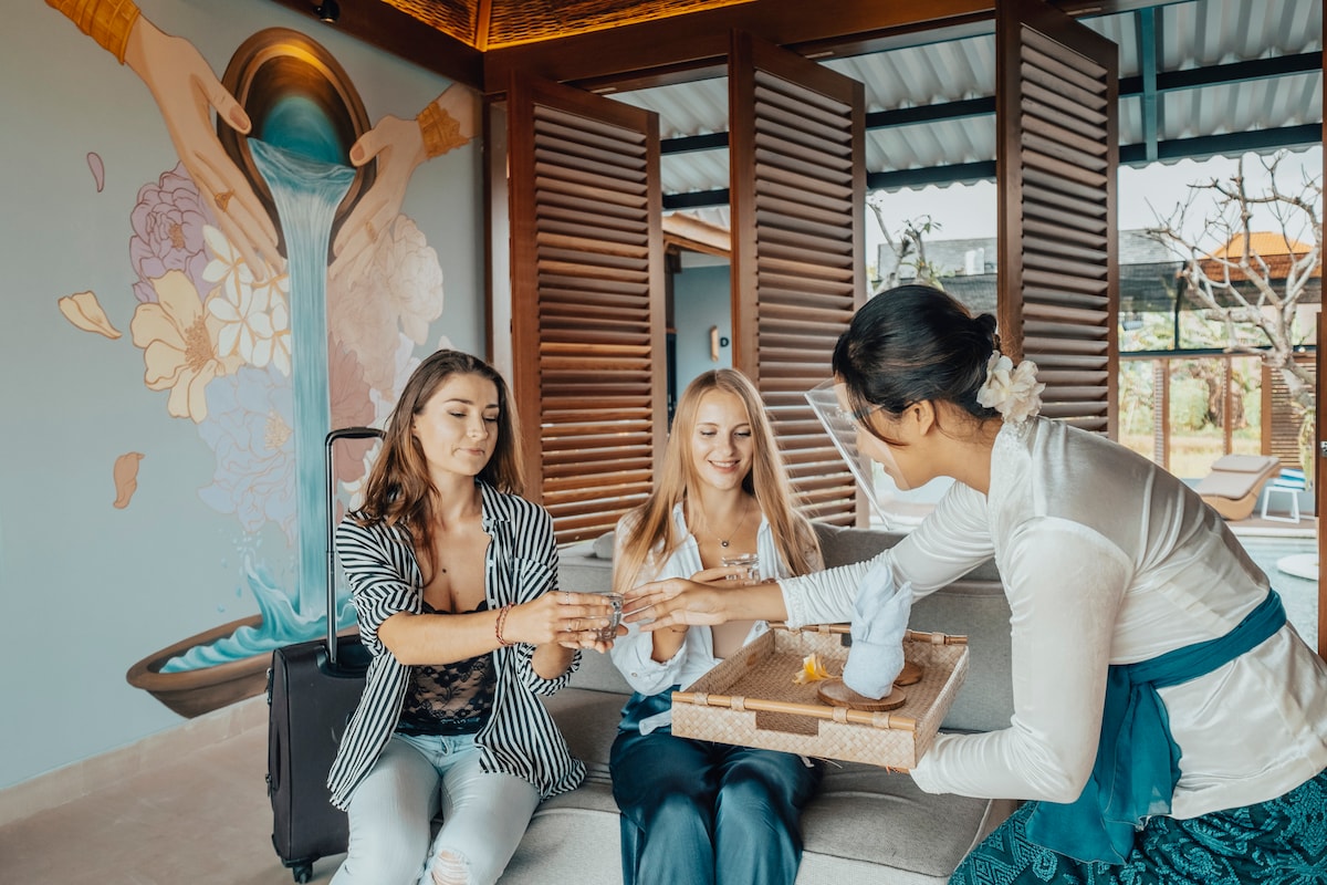 Brand New! Amolas Villa Canggu, Bali Muralism - AB 11