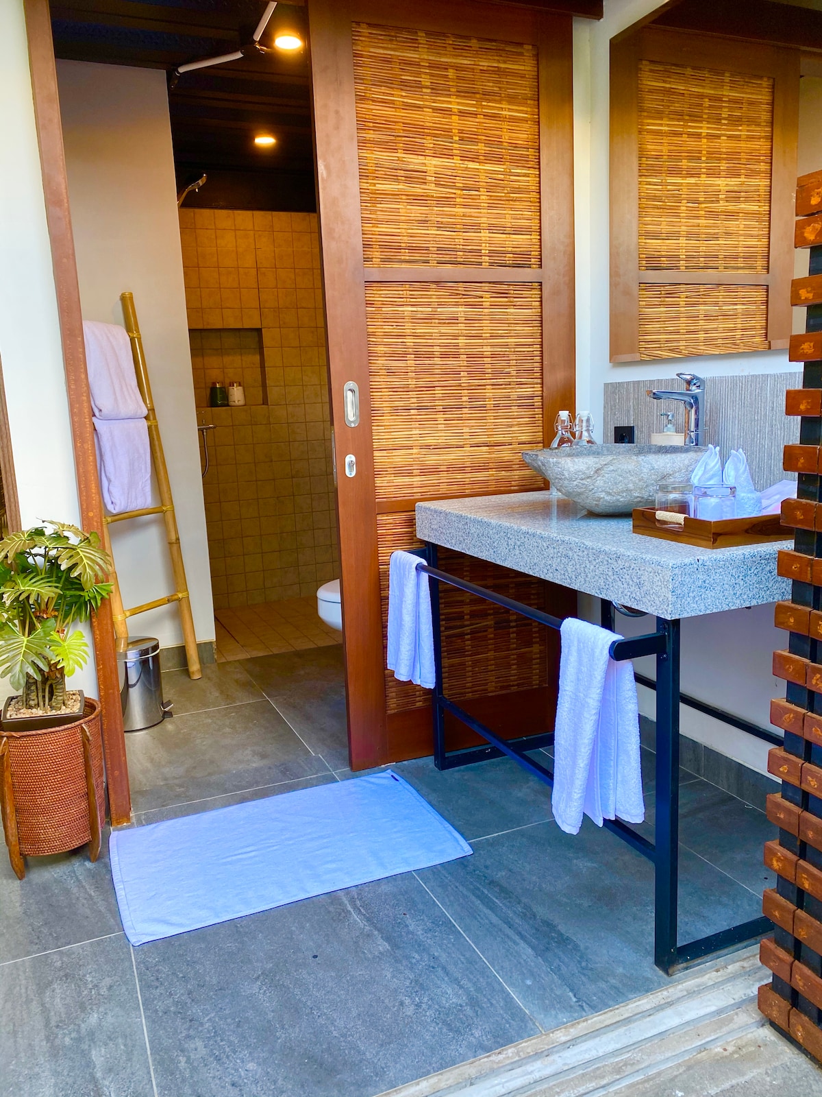 Brand New! Amolas Villa Canggu, Bali Muralism - AB 9