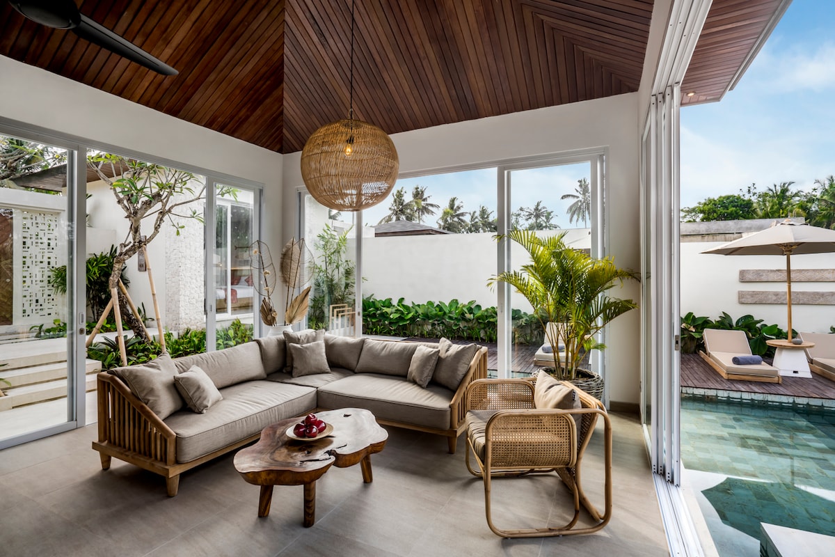 Sunrise 2BR Stylish Villa with Infinity Pool Ubud 1