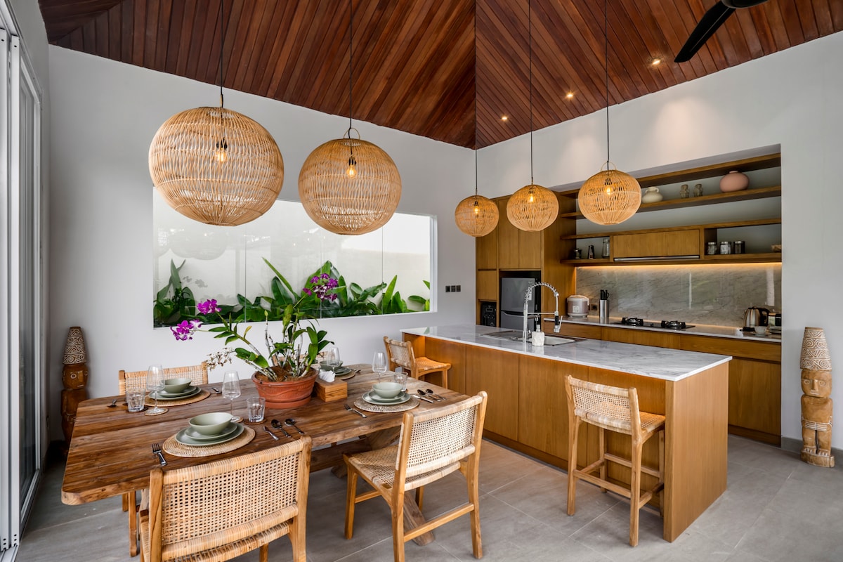 Sunrise 2BR Stylish Villa with Infinity Pool Ubud 4