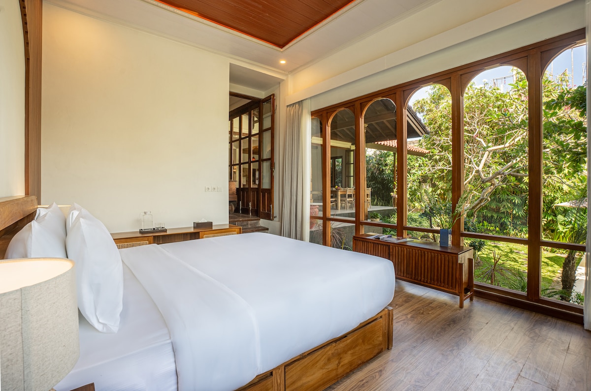 Authentic 5BR Lux Villa w/ HugePool in Canggu 13