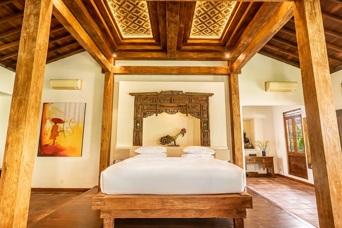 Authentic 5BR Lux Villa w/ HugePool in Canggu 15