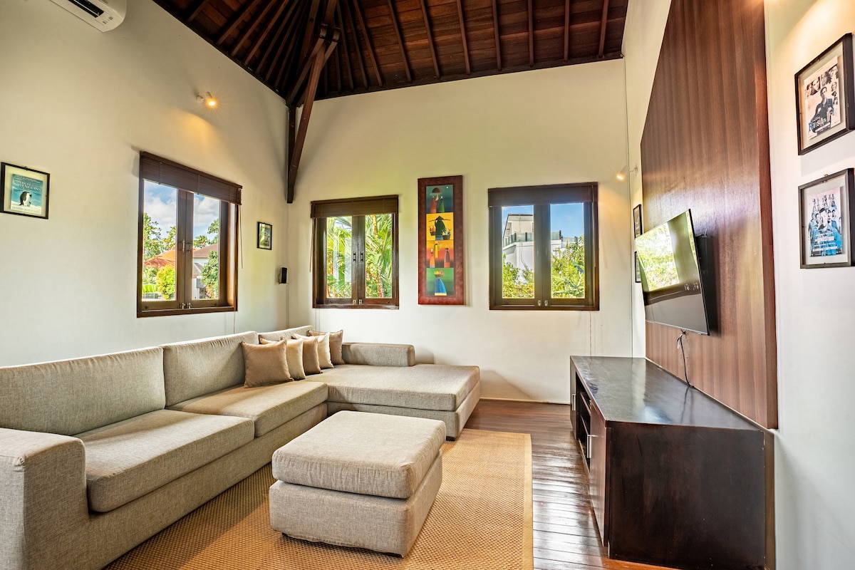 Authentic 5BR Lux Villa w/ HugePool in Canggu 18