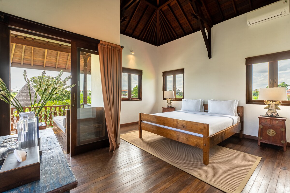 Authentic 5BR Lux Villa w/ HugePool in Canggu 19