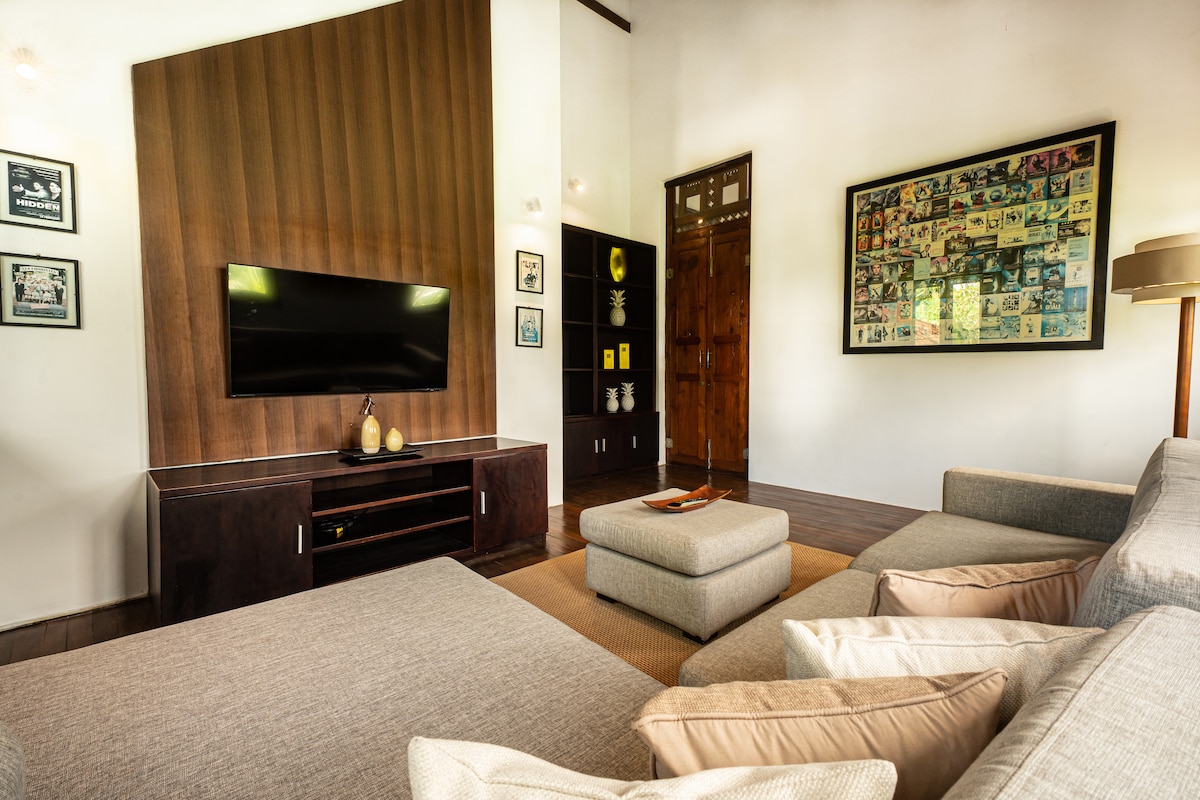 Authentic 5BR Lux Villa w/ HugePool in Canggu 22