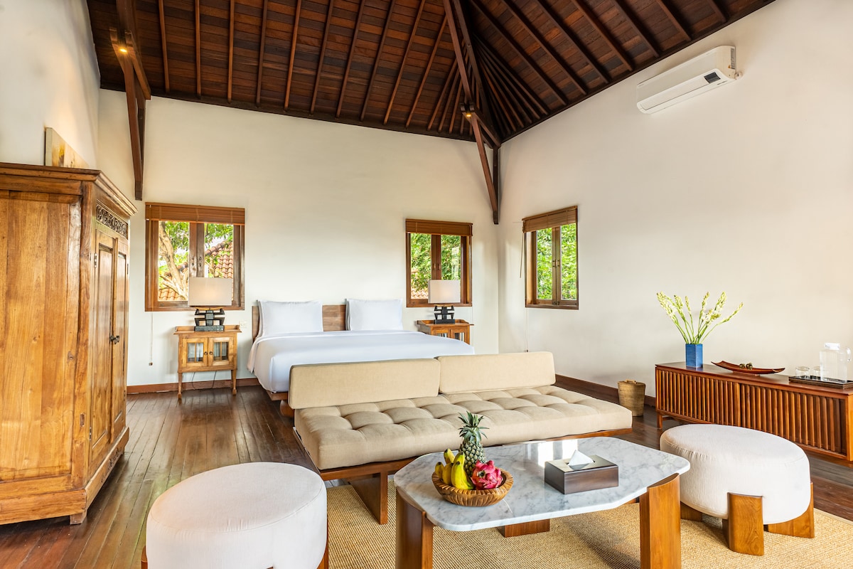Authentic 5BR Lux Villa w/ HugePool in Canggu 24