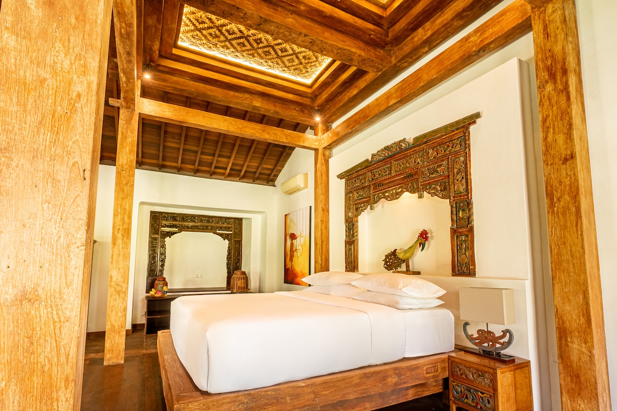 Authentic 5BR Lux Villa w/ HugePool in Canggu 30