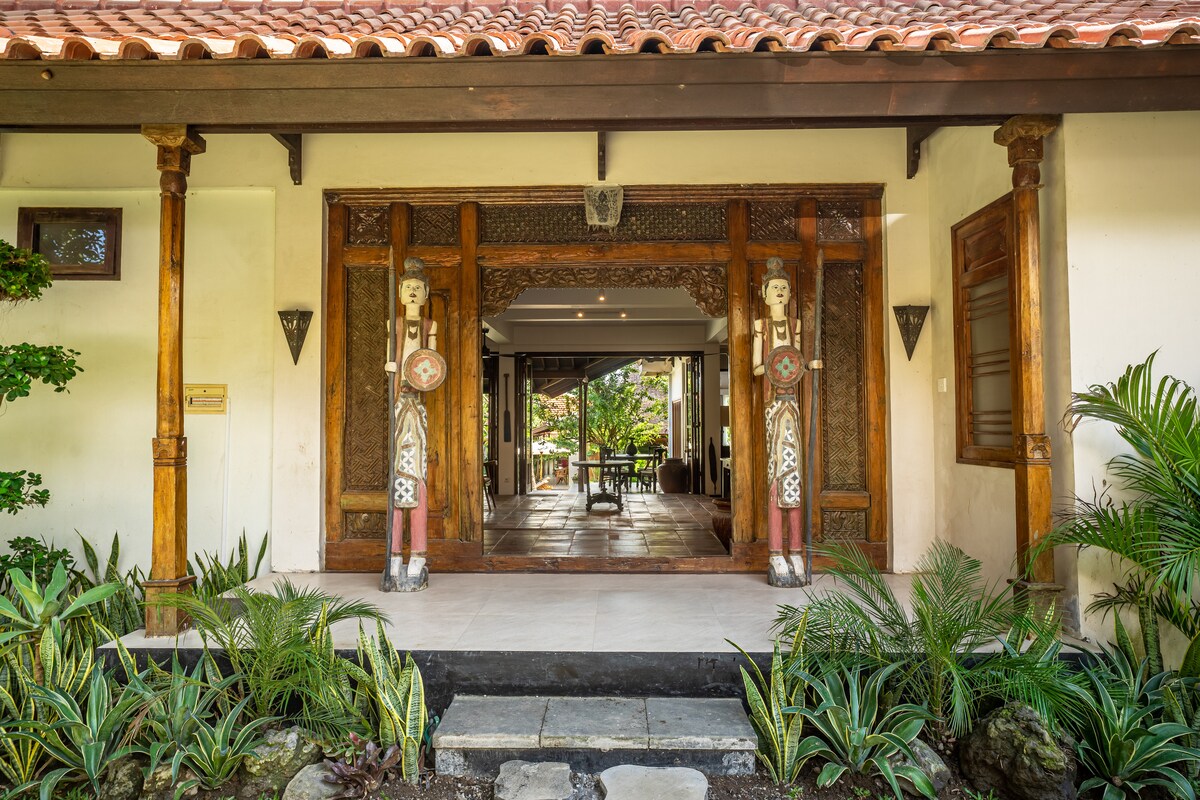 Authentic 5BR Lux Villa w/ HugePool in Canggu 32