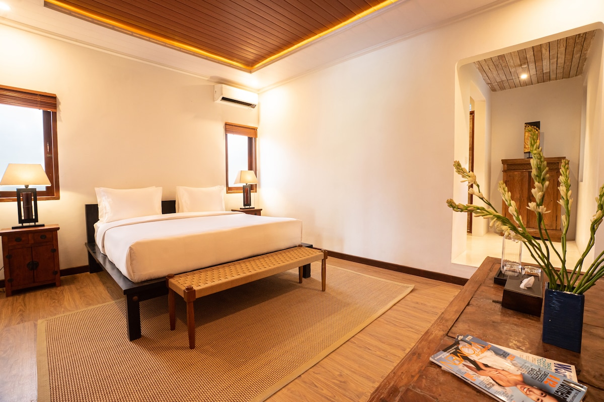 Authentic 5BR Lux Villa w/ HugePool in Canggu 34