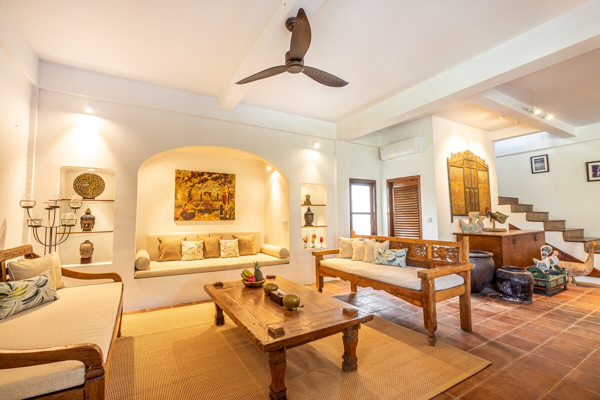 Authentic 5BR Lux Villa w/ HugePool in Canggu 4