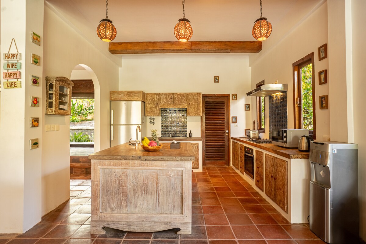 Authentic 5BR Lux Villa w/ HugePool in Canggu 6