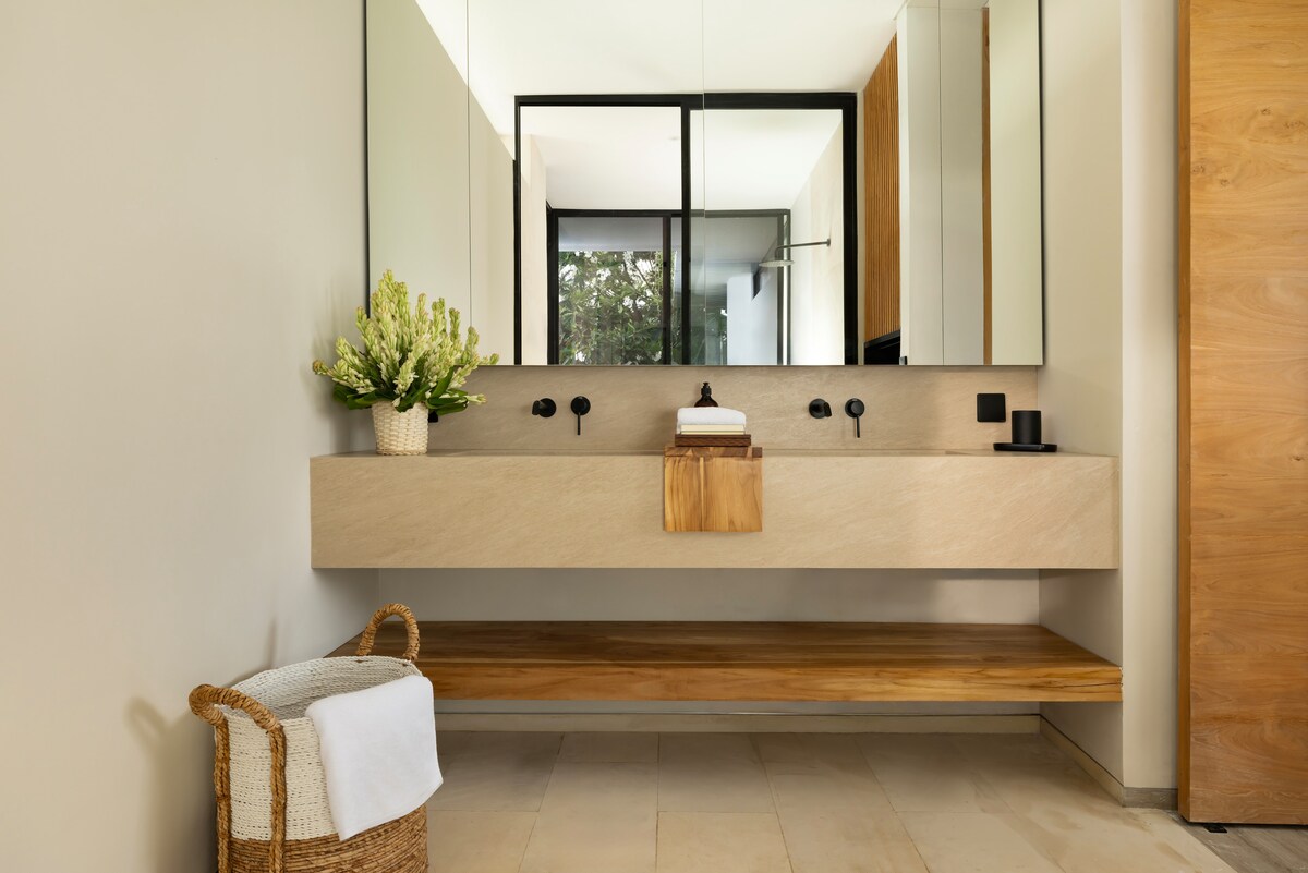 Designer 6BR Arita Villa Canggu|Huge Garden & Pool 13